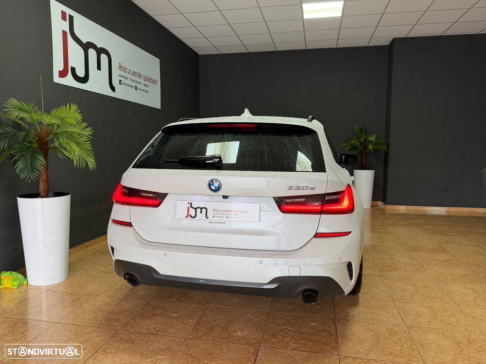 BMW 330 e Pack Desportivo M Auto - 15