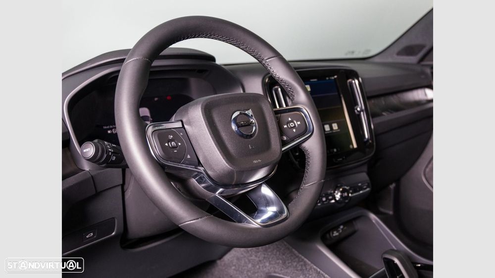 Volvo EX40 82 kWh Single Motor Extended Range Black Edition - 11