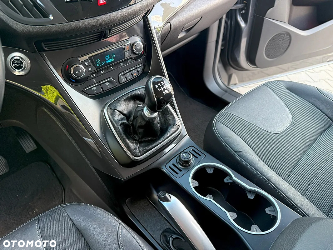 Ford Kuga 1.6 EcoBoost 2x4 Titanium - 36