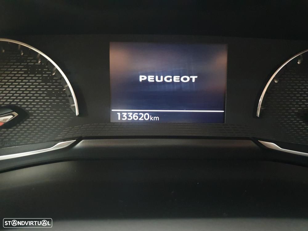 Peugeot 2008 1.5 BlueHDi GT EAT8 - 25