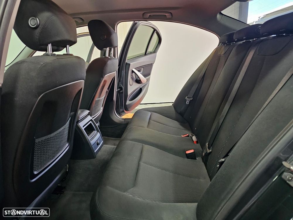 BMW 318 d Line Sport Auto - 14