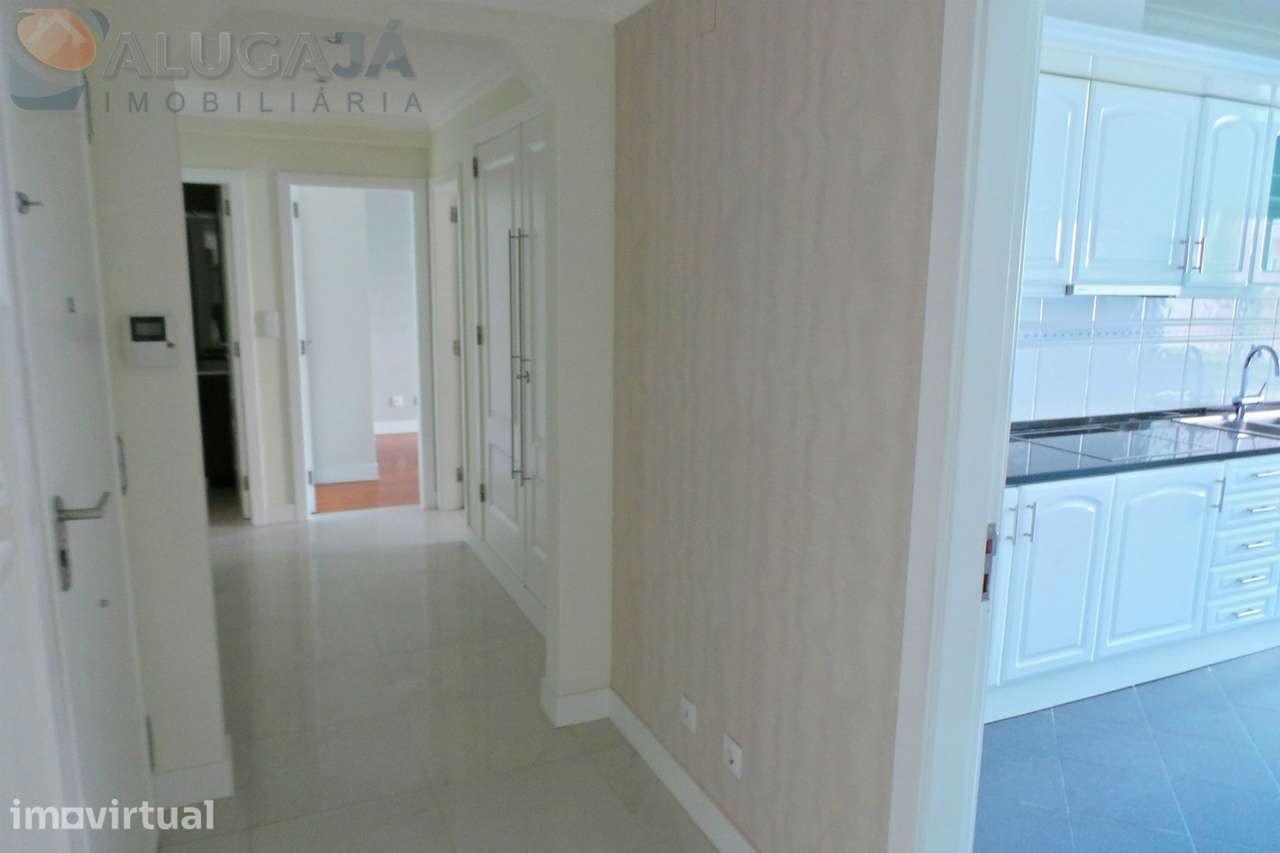Apartamento T2 em zona central de São Marcos com lareira e marquise - Grande imagem: 5/26