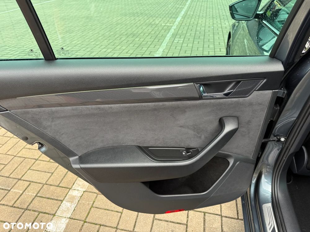Skoda Superb 2.0 TDI DSG Sportline - 24