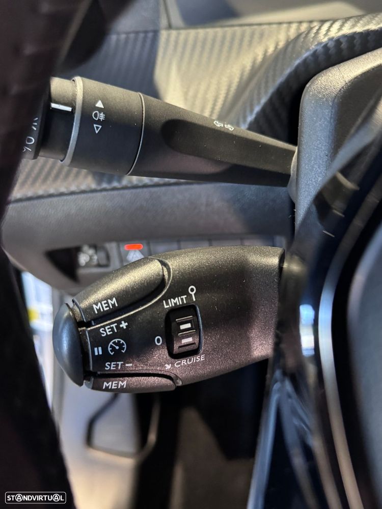 Peugeot 2008 1.2 PureTech Allure Pack - 25