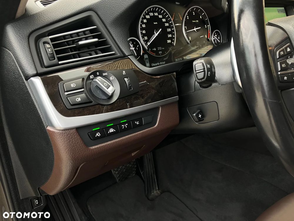 BMW Seria 5 530d xDrive Luxury Line - 34