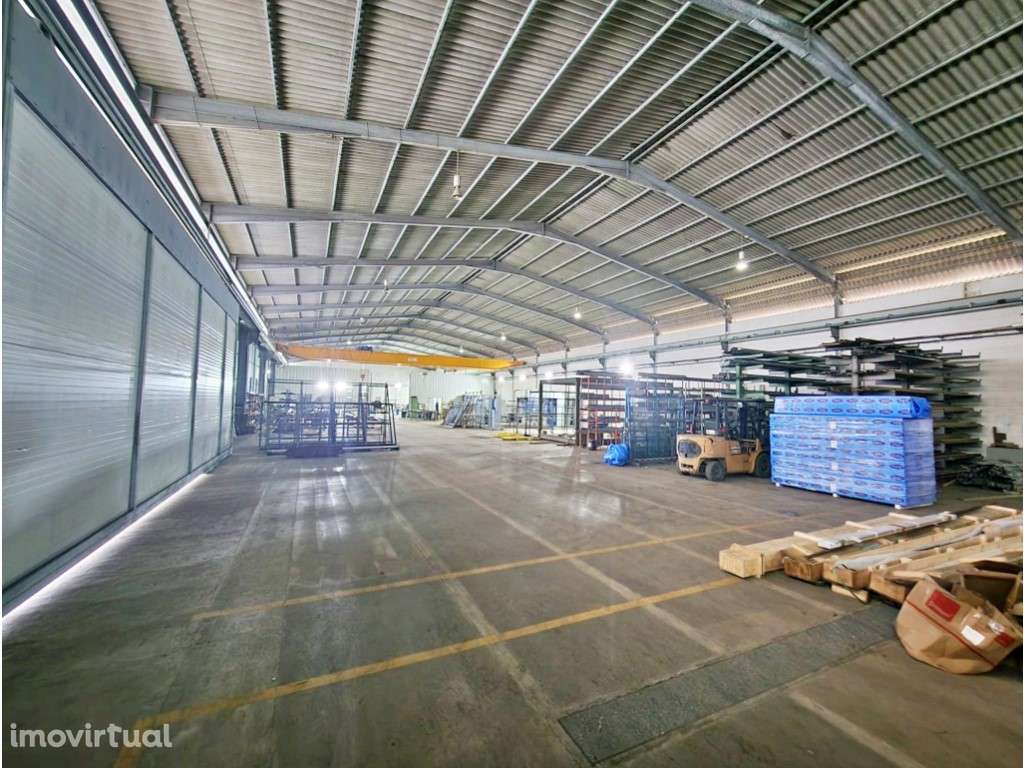 Armazém industrial em Guilhabreu - Grande imagem: 2/8
