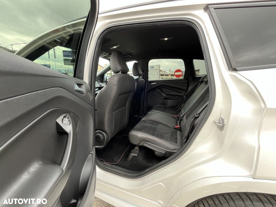Ford Kuga 2.0 TDCi 4WD Powershift ST-Line - 17