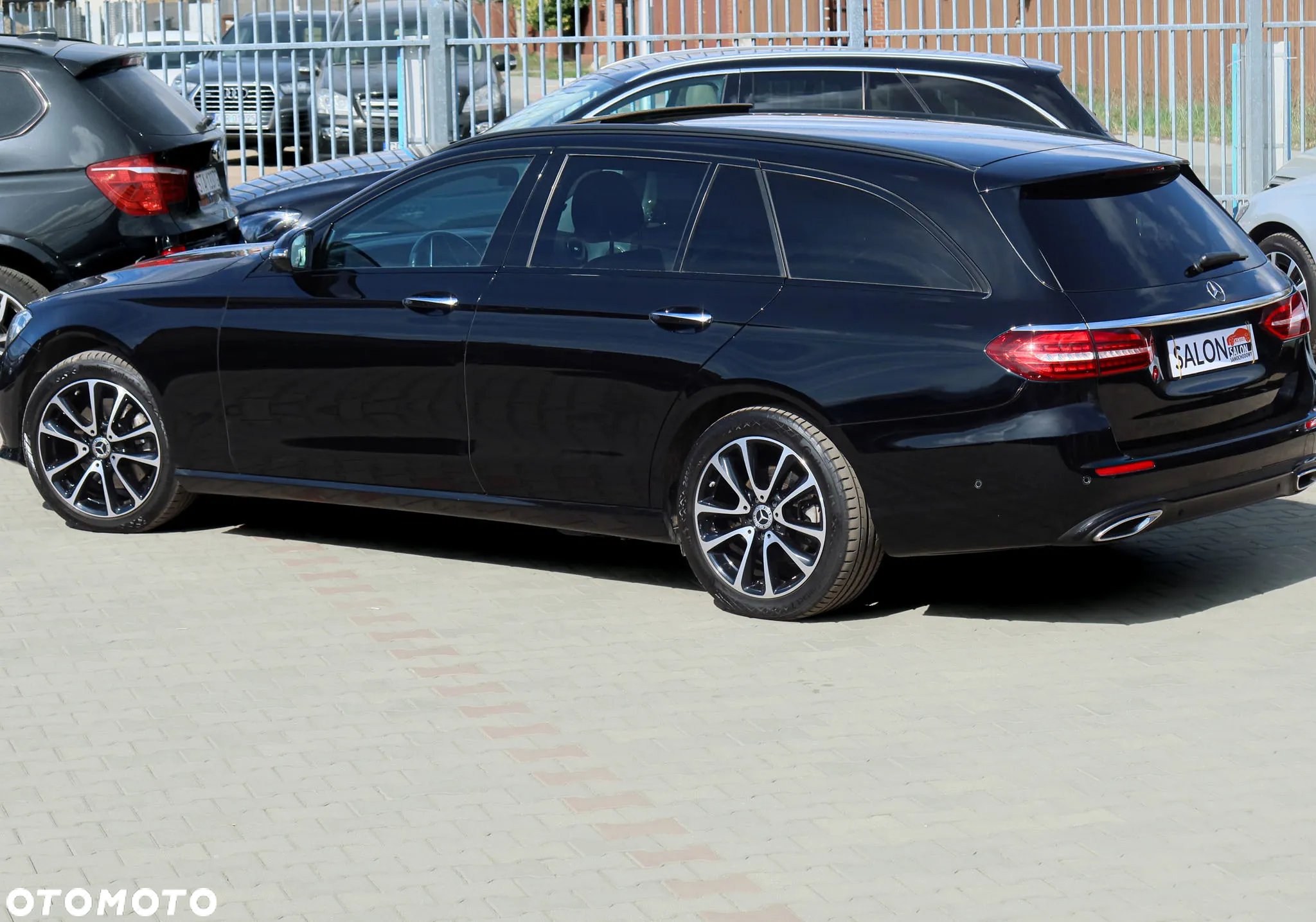 Mercedes-Benz Klasa E 220 d 4Matic T 9G-TRONIC Avantgarde - 33
