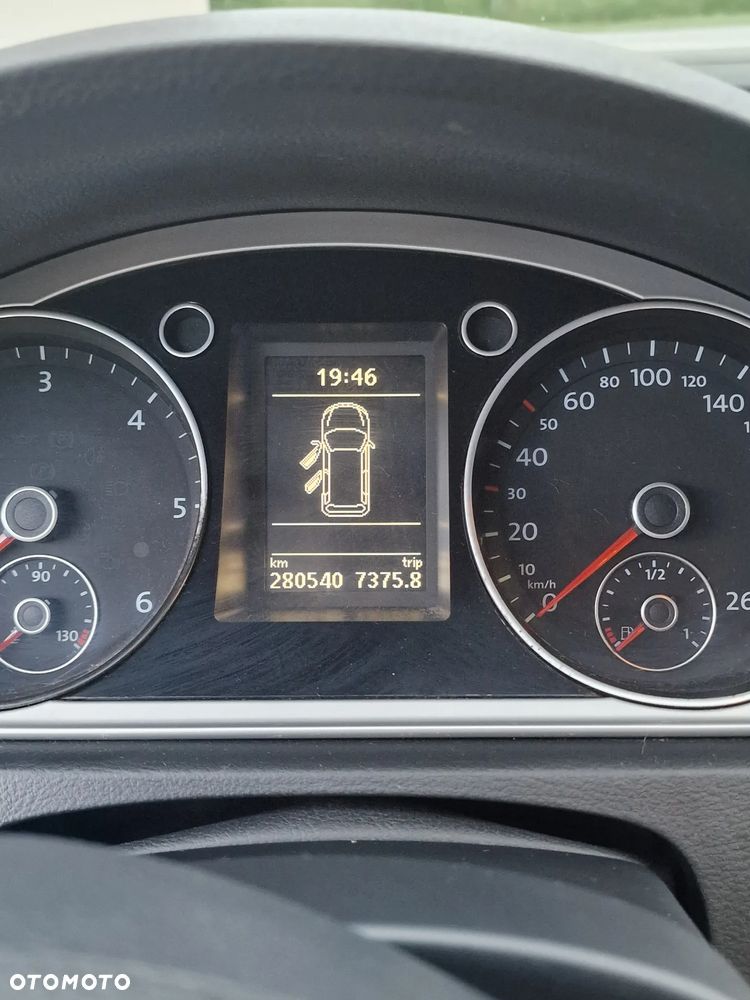 Volkswagen Passat 2.0 TDI Comfortline DSG - 11