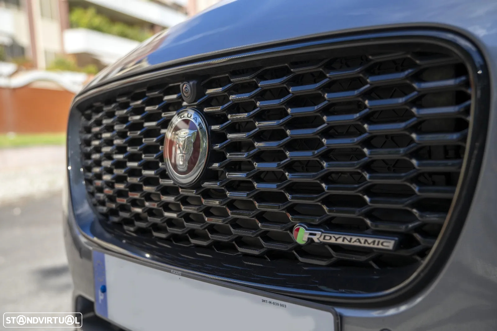 Jaguar XE 2.0 i4 R-Dynamic Black - 4