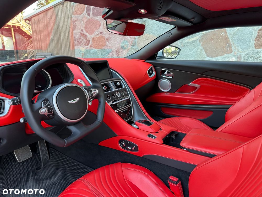 Aston Martin DB11 V12 Coupe - 21