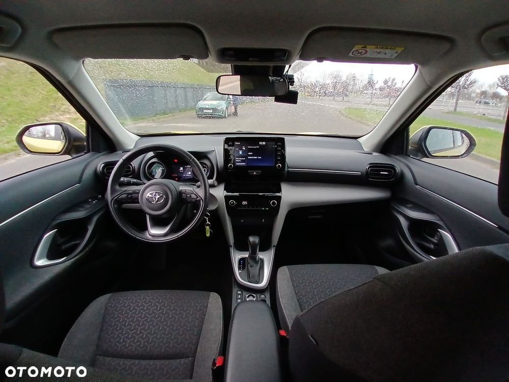 Toyota Yaris Cross Hybrid 1.5 Comfort 4x4 - 21