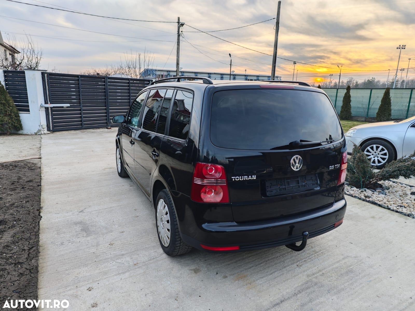 Volkswagen Touran 2.0 TDI DSG Comfortline - 2