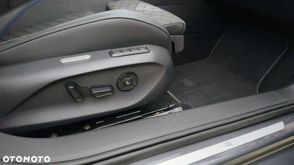 Volkswagen Passat Variant 2.0 TDI SCR 4Mot R-Line Plus DSG - 41