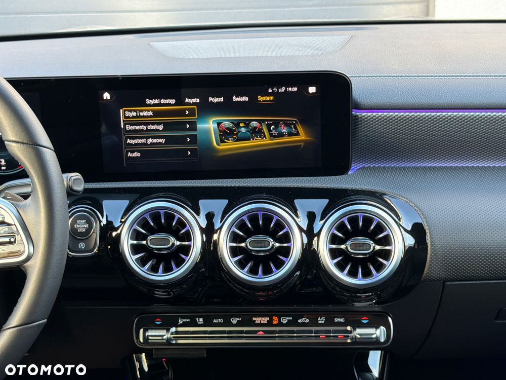 Mercedes-Benz CLA 200 d Progressive 8G-DCT - 12