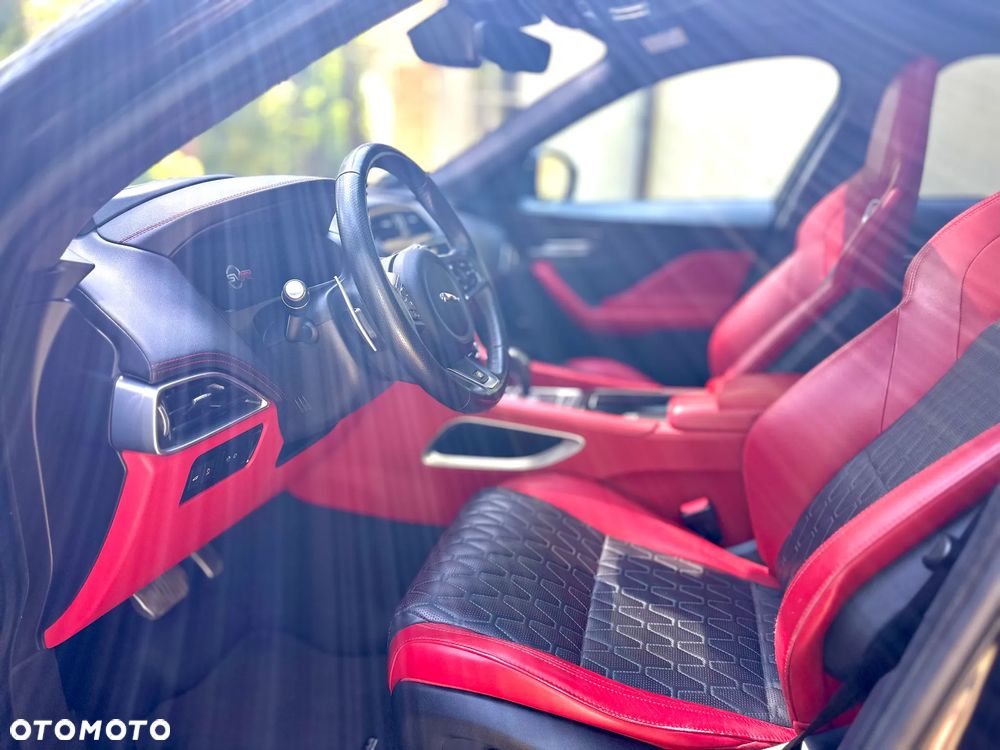 Jaguar F-Pace 5.0 V8 P550 AWD SVR - 12