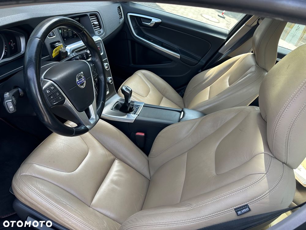 Volvo V60 D4 Momentum - 8