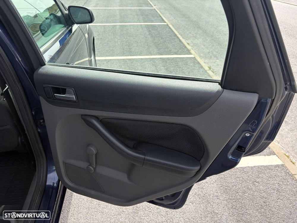 Ford Focus SW 1.6 TDCi Connec. - 19