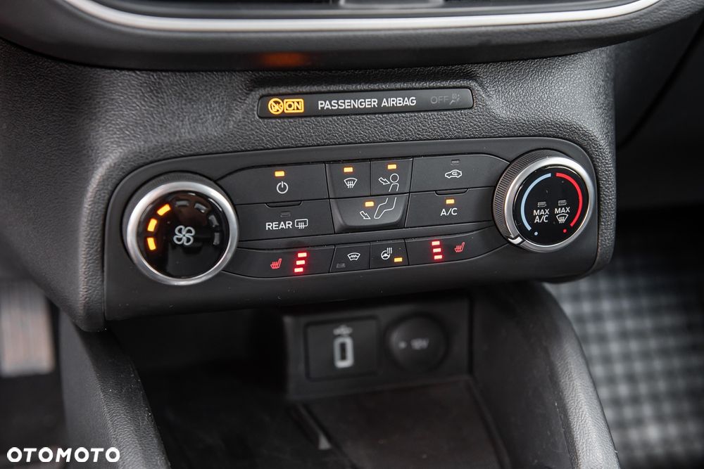 Ford Focus 1.5 EcoBlue Start-Stopp-System TITANIUM - 23