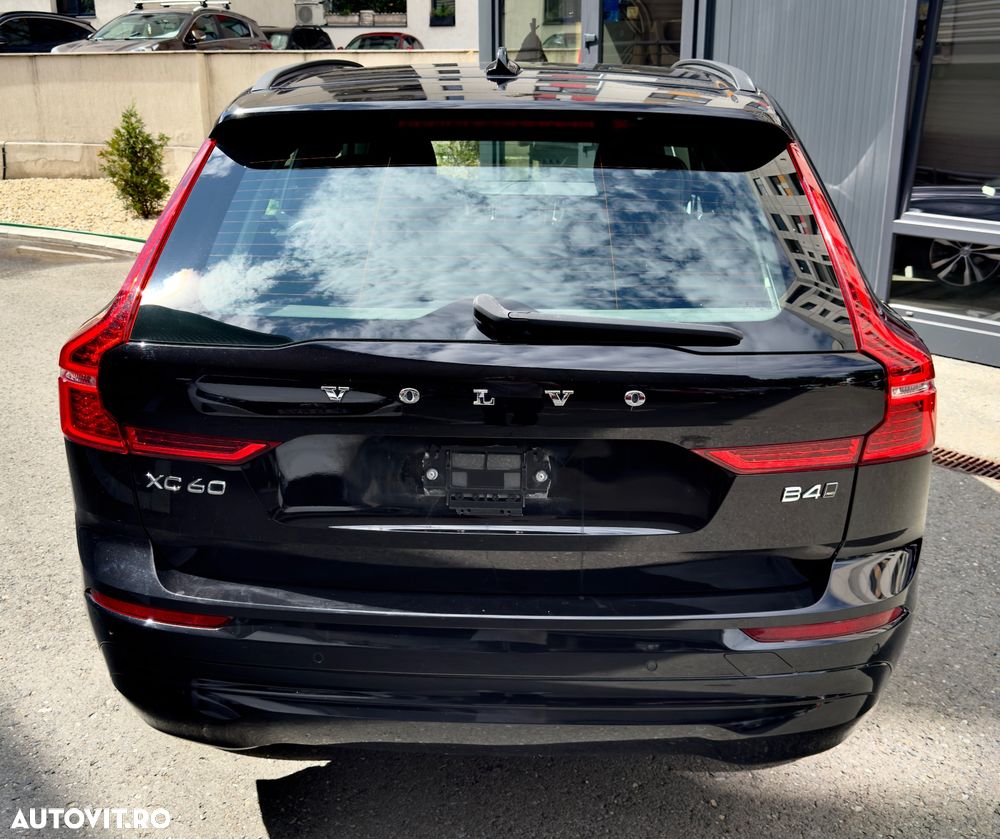 Volvo XC 60 B4 MHEV AT AWD Plus Dark - 4