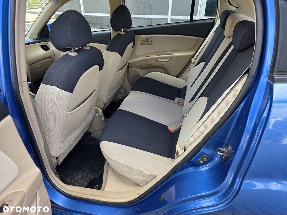 Kia Rio - 8