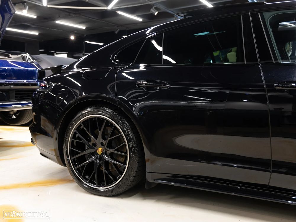 Porsche Panamera 4 E-Hybrid 10 Years Edition - 9
