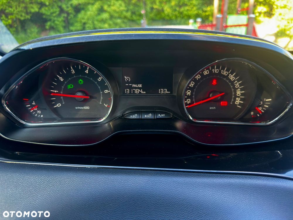 Peugeot 208 82 PureTech Style - 14