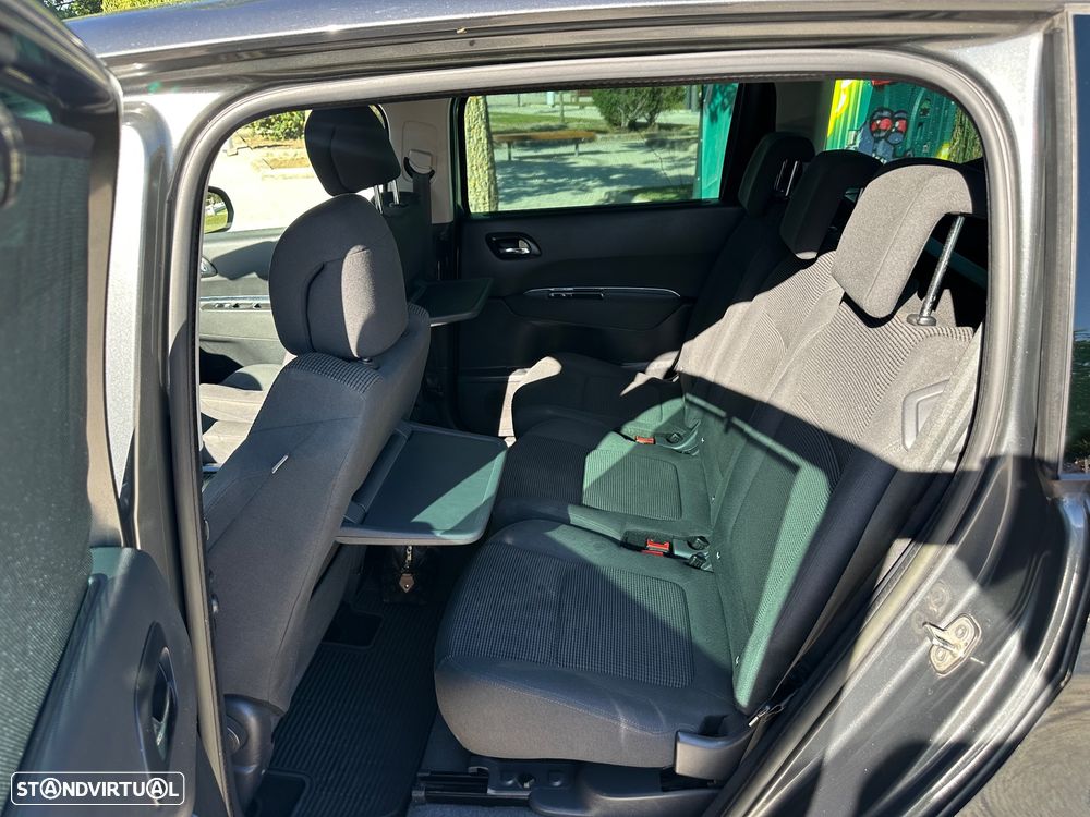 Peugeot 5008 1.6 E-HDi 7L Allure 2-Tronic - 21