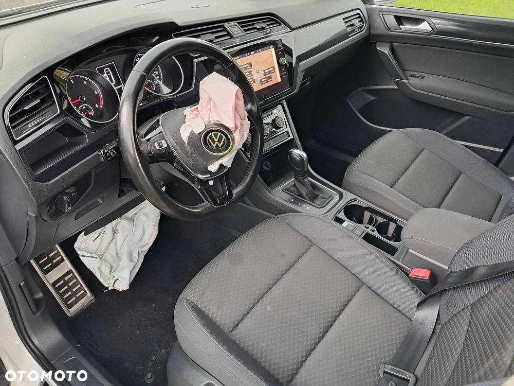 Volkswagen Touran - 23