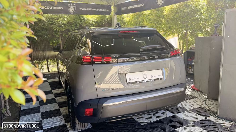 Peugeot e-2008 54 kWh Allure - 11