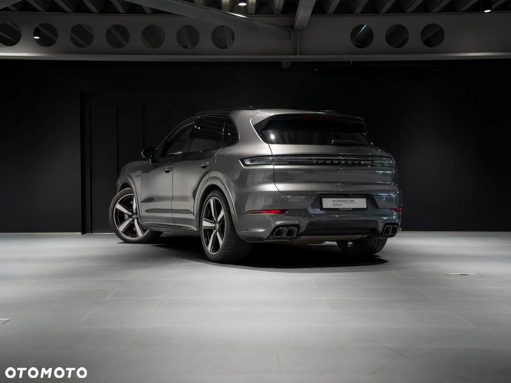 Porsche Cayenne Turbo E-Hybrid PHEV - 3