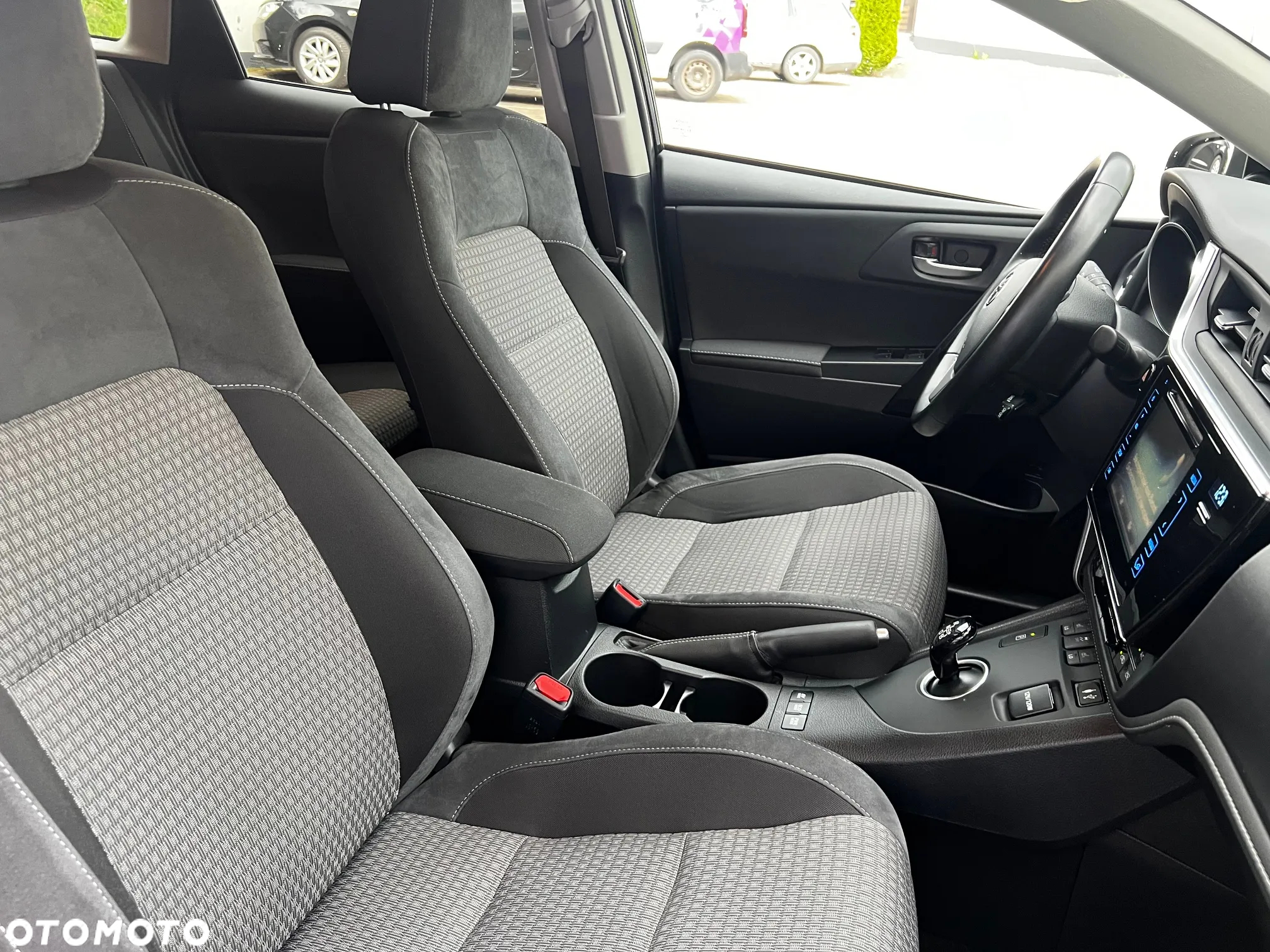 Toyota Auris 1.8 VVT-i Hybrid Automatik Touring Sports Edition S+ - 24