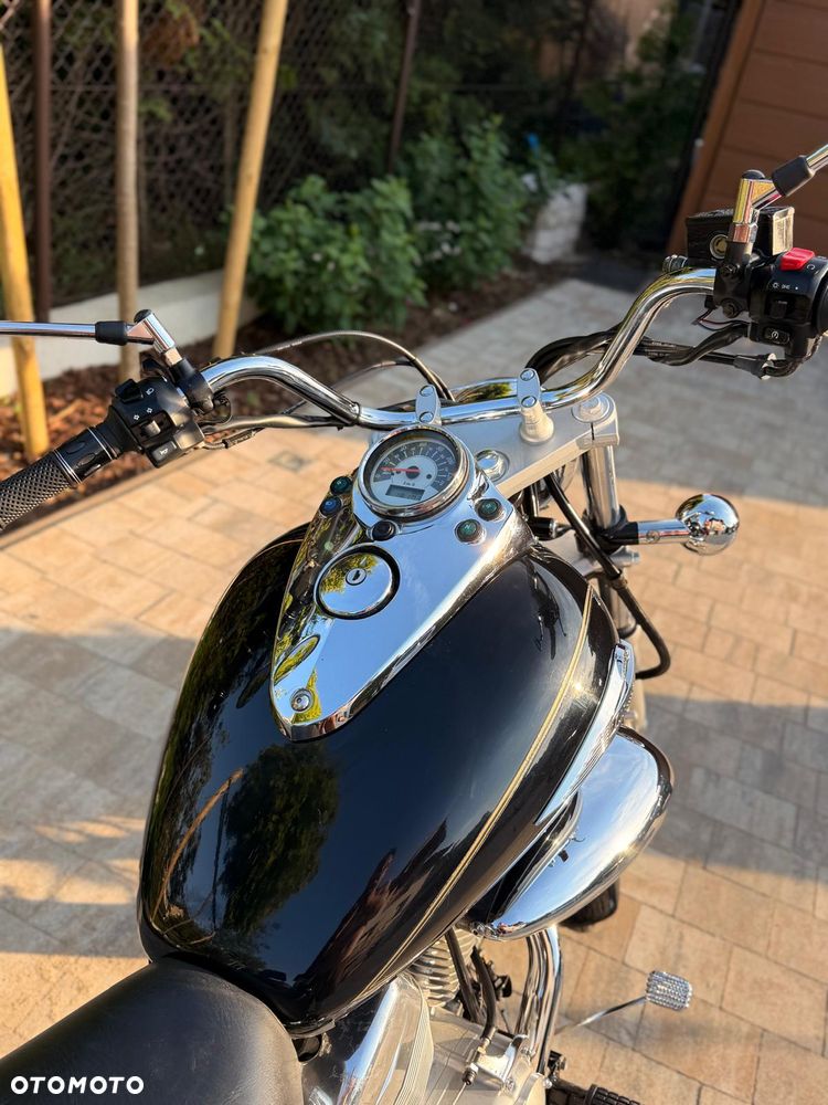 Suzuki Intruder - 13