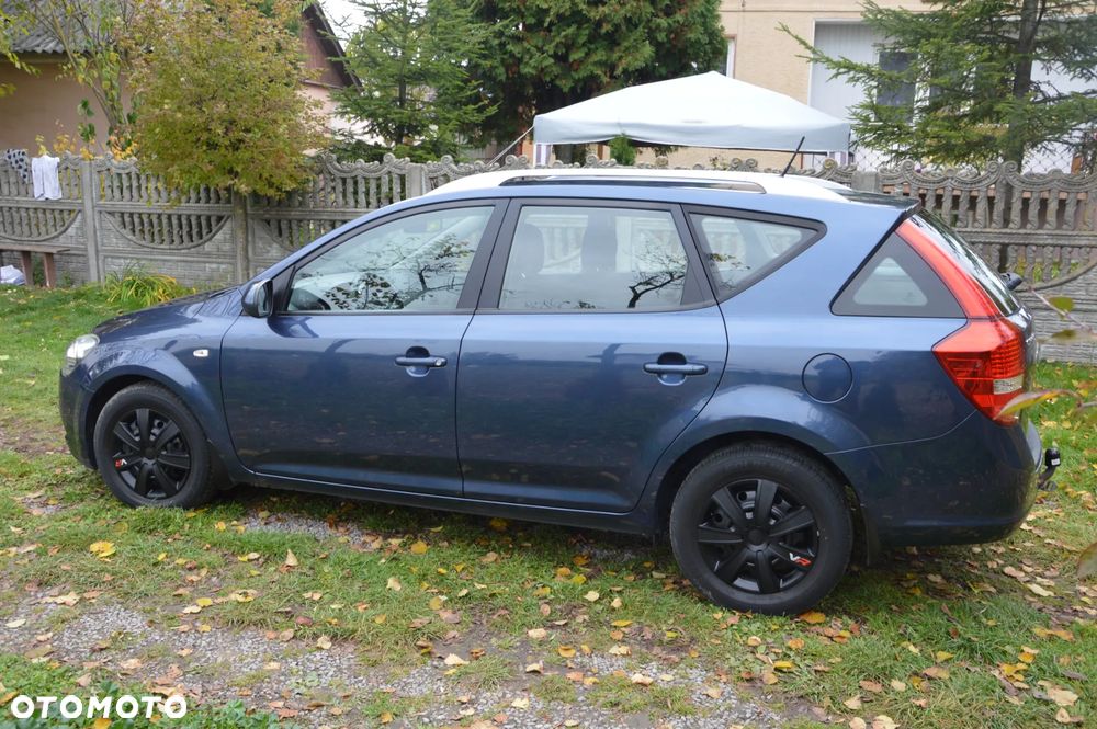 Kia Ceed 2010 photo 3