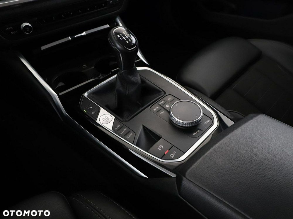 BMW Seria 3 318d Sport Line - 29