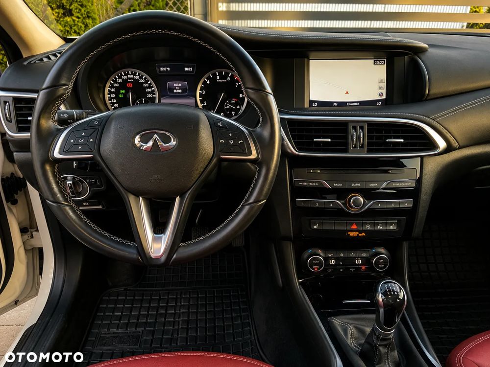 Infiniti Q30 1.6t Pure - 19
