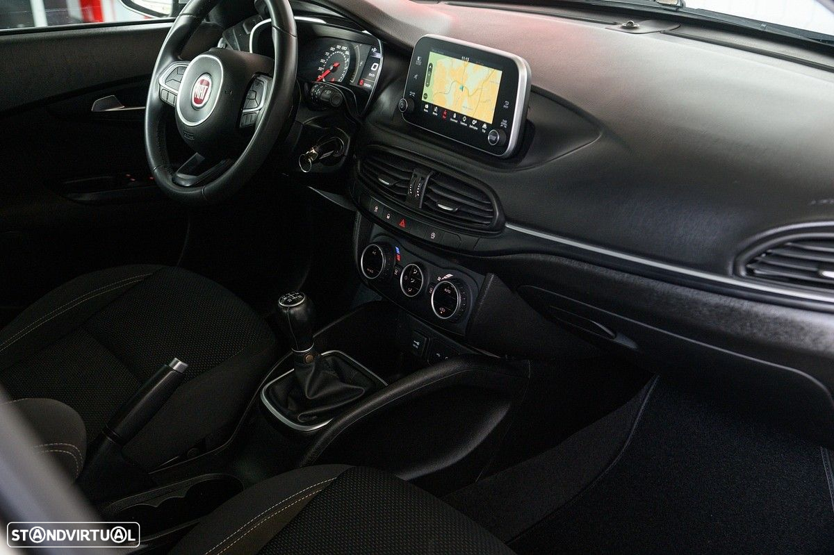 Fiat Tipo Station Wagon 1.3 M-Jet Lounge - 23