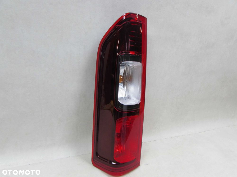 RENAULT TRAFIC III VIVARO II TALENTO 14-21 LAMPA TYL LEWA EUROPA 265556737 - 2