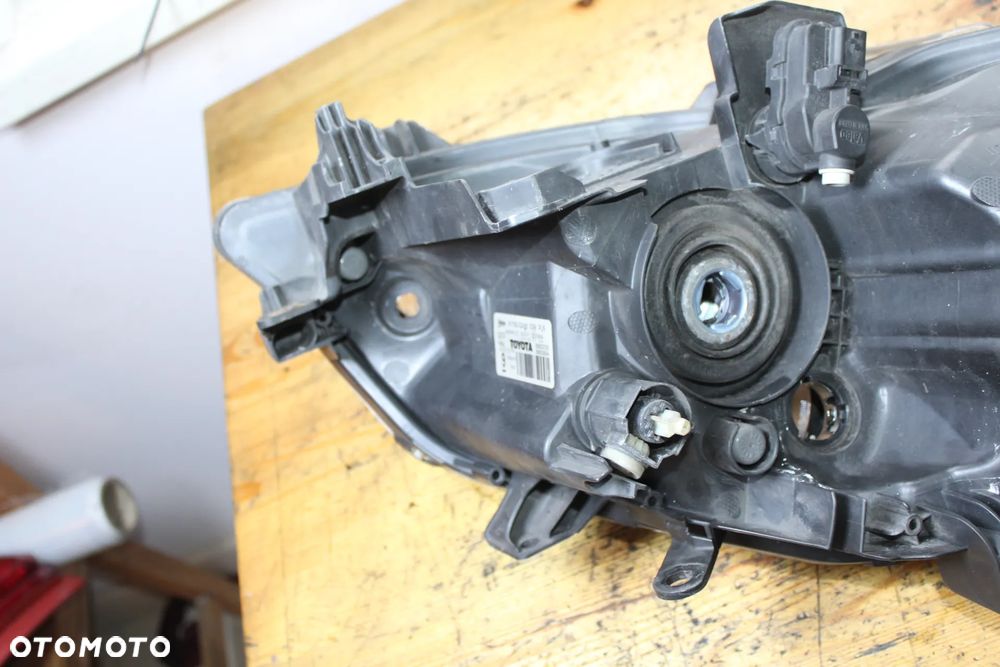 LAMPA LEWA LUB PRAWA PRZÓD TOYOTA AURIS I LIFT ANGLIA - 22