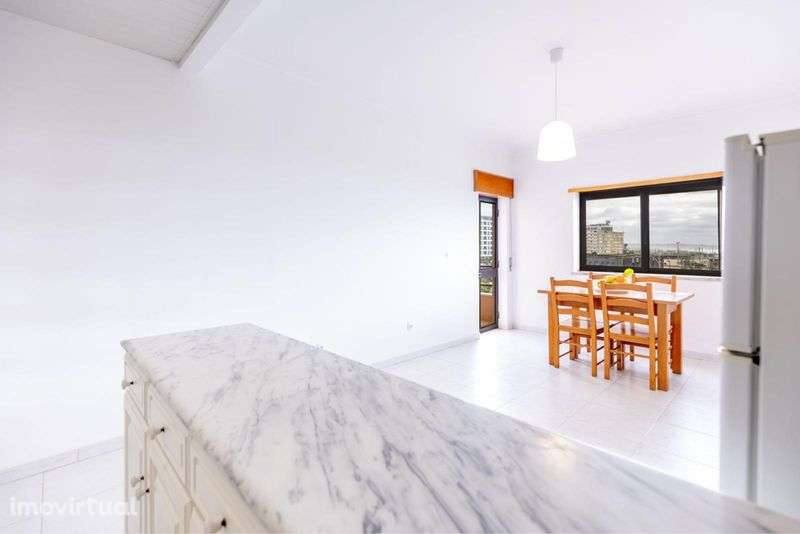 Arrenda-se T1 com vista mar na Costa de Caparica - Grande imagem: 2/11