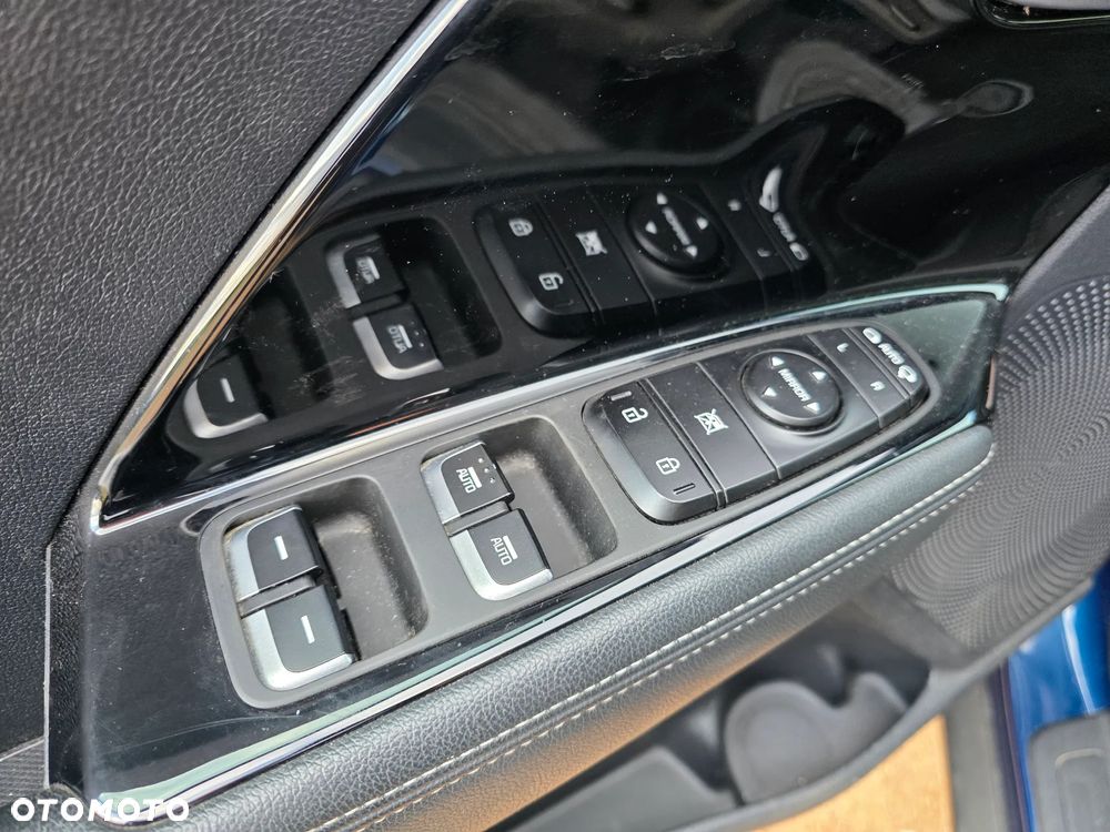 Kia Niro 1.6 GDI Hybrid M - 30