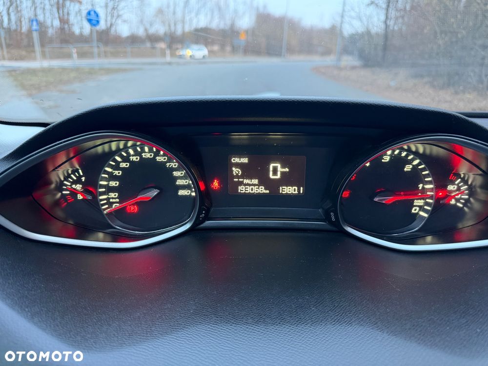 Peugeot 308 1.6 BlueHDi Allure S&S - 8