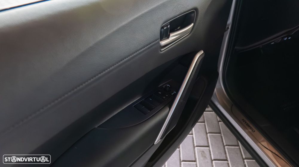 Toyota Corolla Cross 2.0 Hybrid Luxury - 2