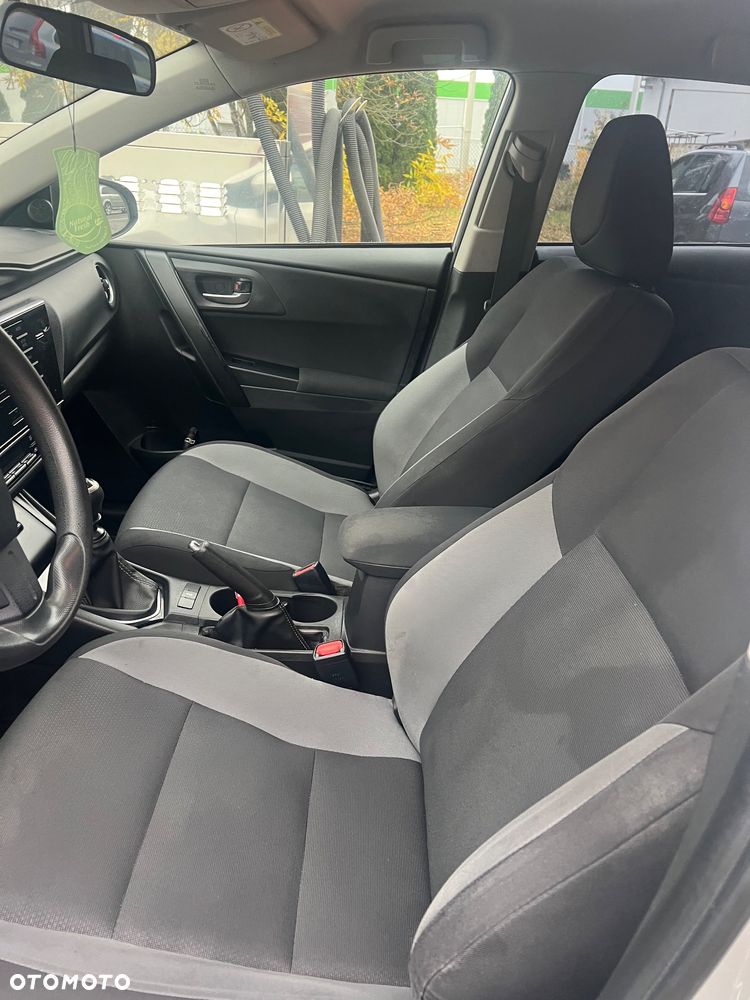 Toyota Auris - 16