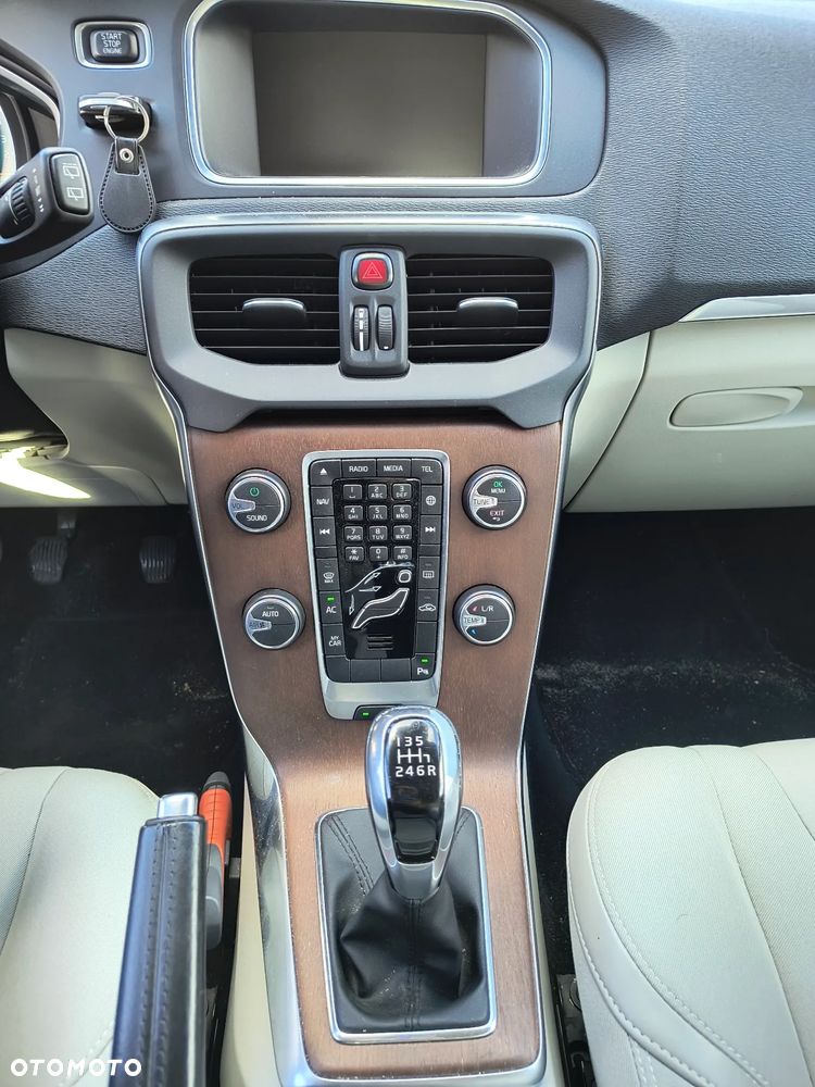 Volvo V40 D4 Momentum - 11
