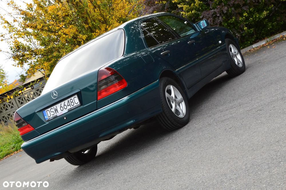 Mercedes-Benz Klasa C 180 Elegance - 21