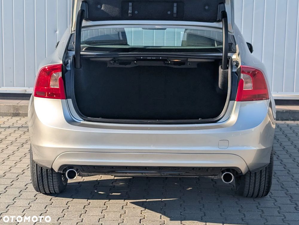 Volvo S60 T4 Momentum - 16