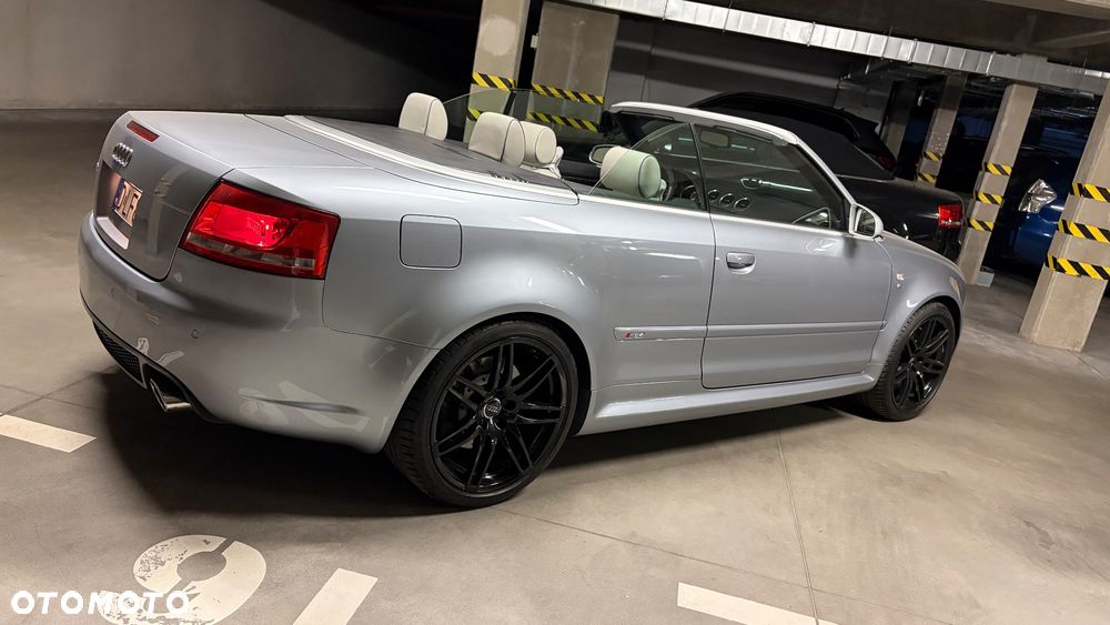 Audi RS4 Cabrio Standard - 12
