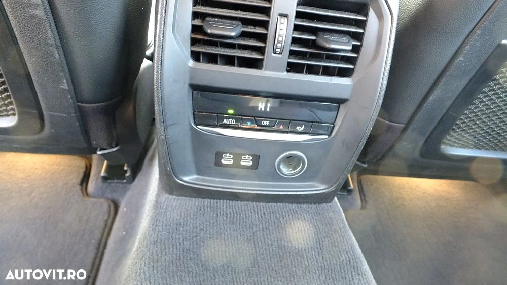 BMW Seria 3 320d Aut. Sport Line - 27