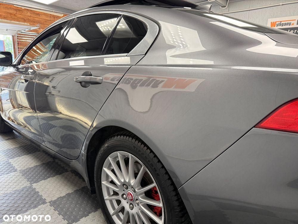 Jaguar XE - 24